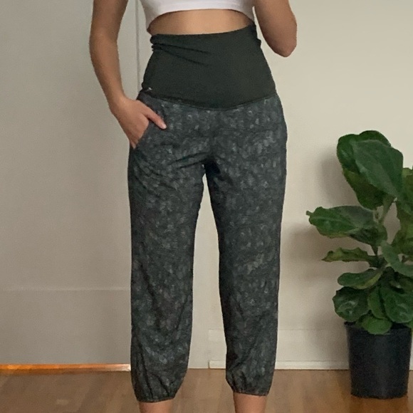 Lululemon Ohm Pant Gator Green Discontinued - Picture 4 of 10